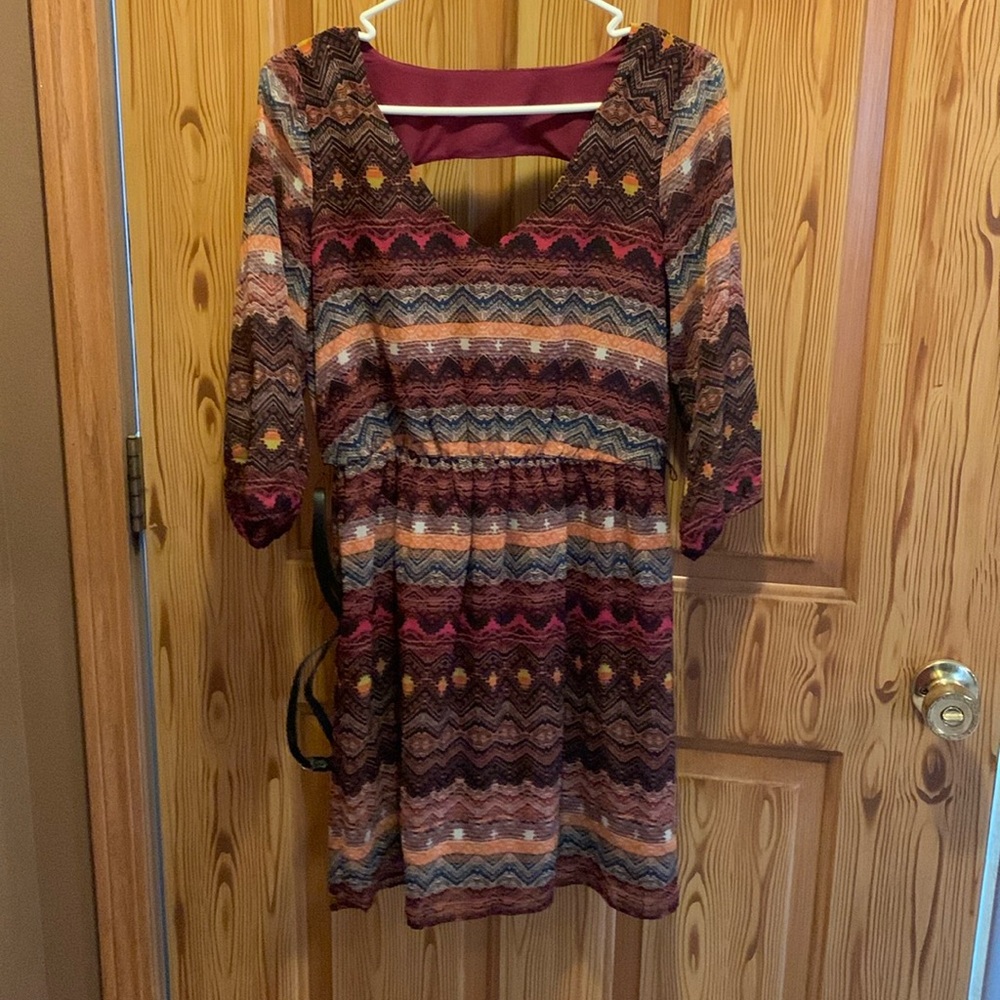 Aztec short dress, 3/4 sleeve, keyhole back, belt, S